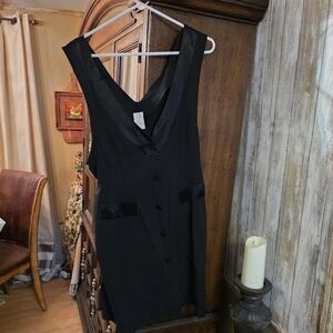 Black Sleeveless V-Neck Button Front Dress Vest (13 fit-As Regular 10-12)